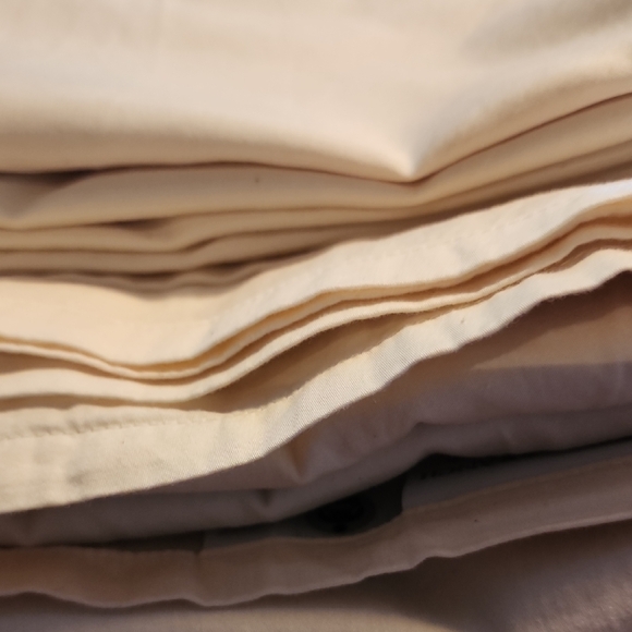 Luxurious White Sheet Set by Signature - Picture 6 of 10